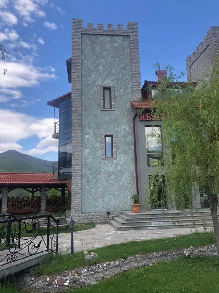 კომერციული შენობები